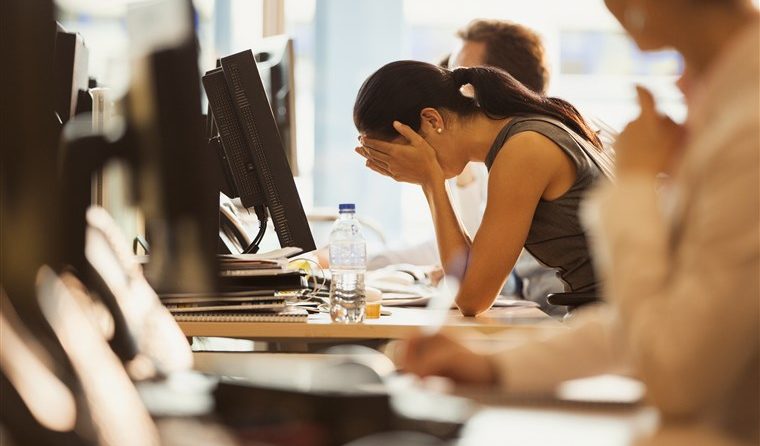 What is Workplace Negativity? Causes, Effects and Tips to Minimize It